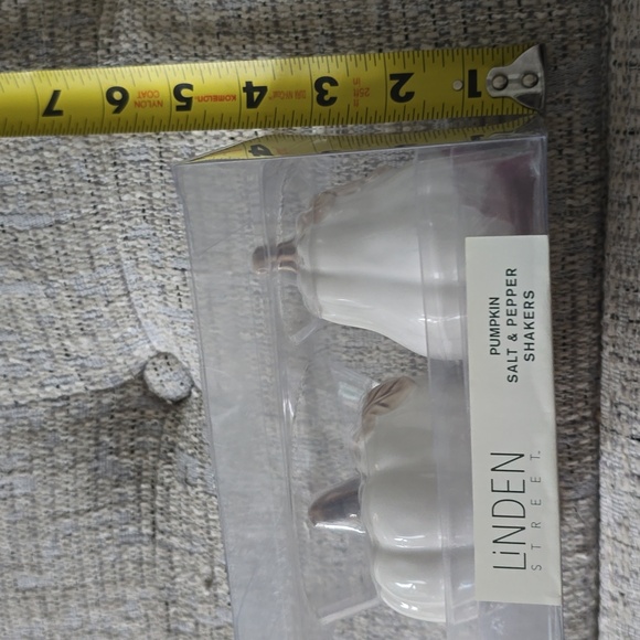 LINDEN STREET BRAND PUMPKIN SALT AND PEPPER SHAKERS - Picture 16 of 16